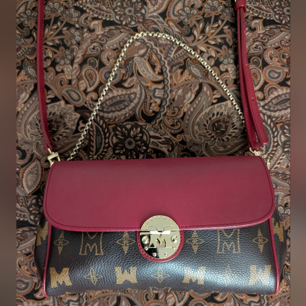 Metro City Elegant Red and Black With A Gold Chain Handle Crossbody Bag
